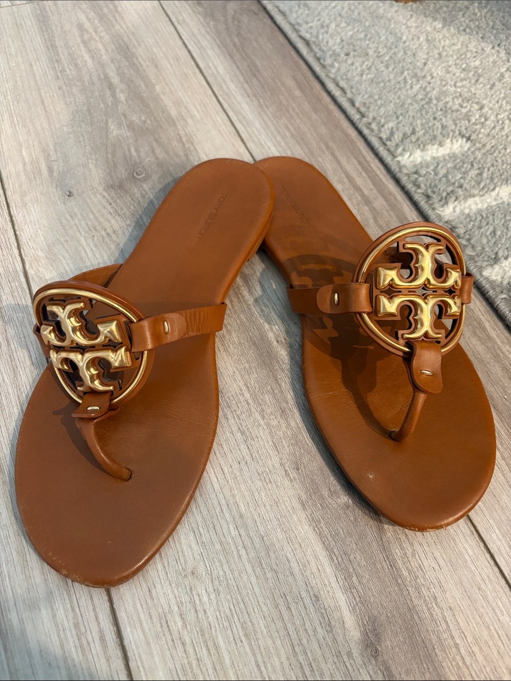 Tory Burch Miller Leather Thong Sandal sz 10 Leather Sandals Brown Metal Gold